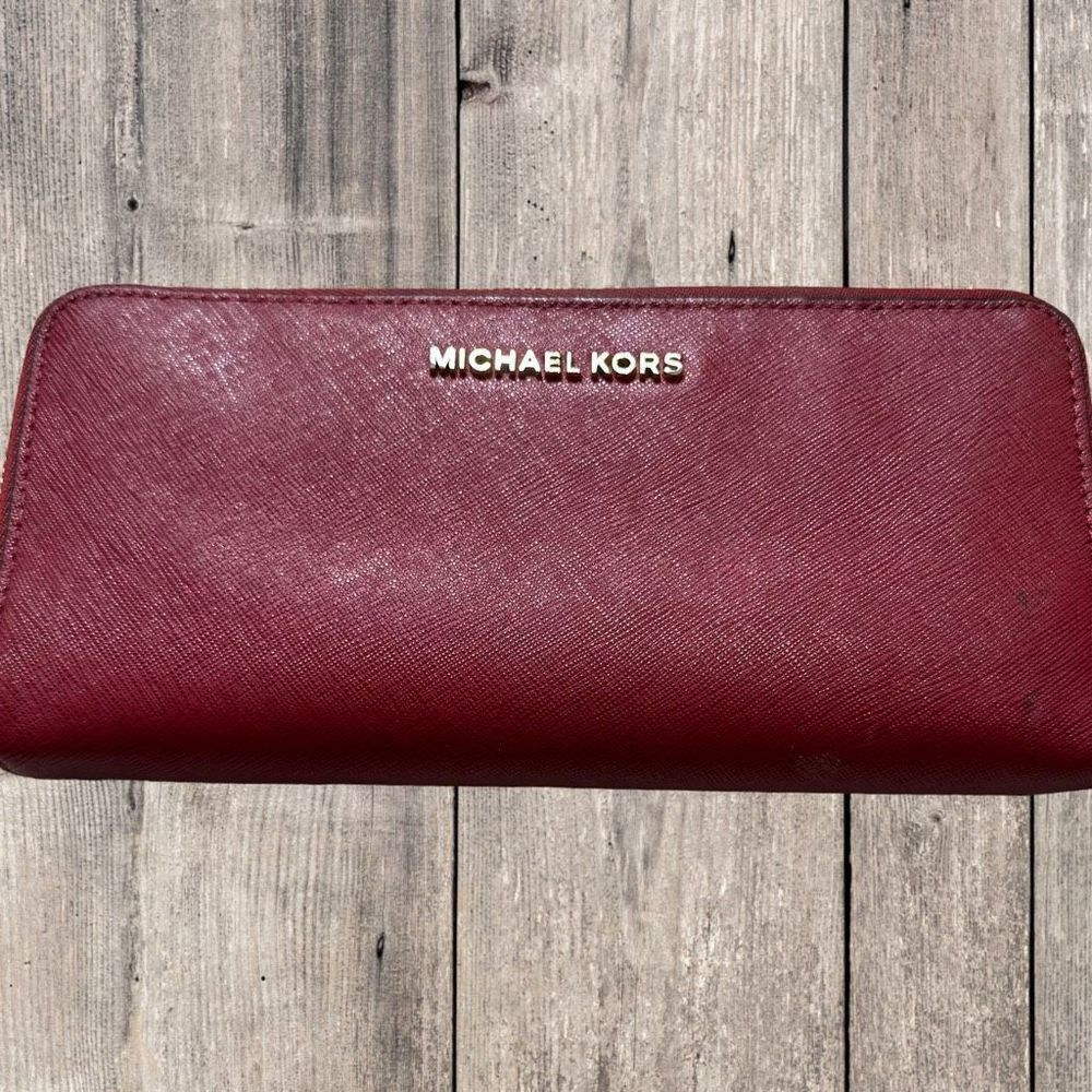 MICHAEL KORS red JET SET saffiano leather zipper wallet